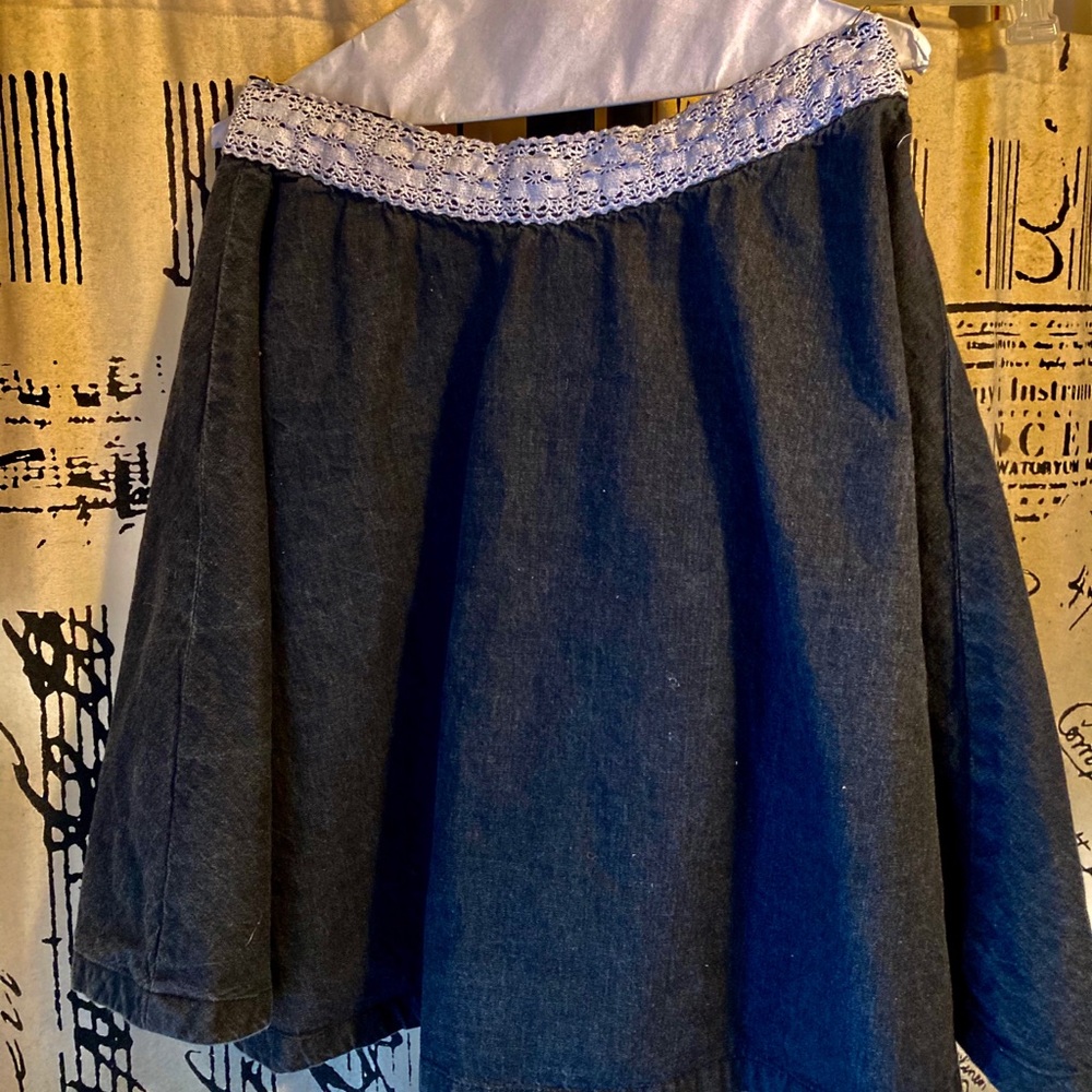 Denim skater’s mini skirt
